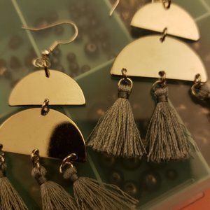 Earring Sliver Gray